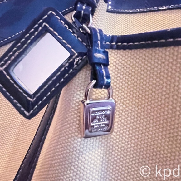 NWOT Liz Claiborne Classic Tote - Picture 3 of 6